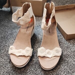 Lucky Brand Cream Wedge Sandals